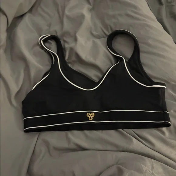 Aritzia sports bra - Picture 2 of 4